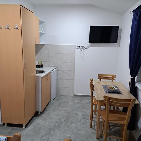 Libero Apartmani Surčin Exteriör bild