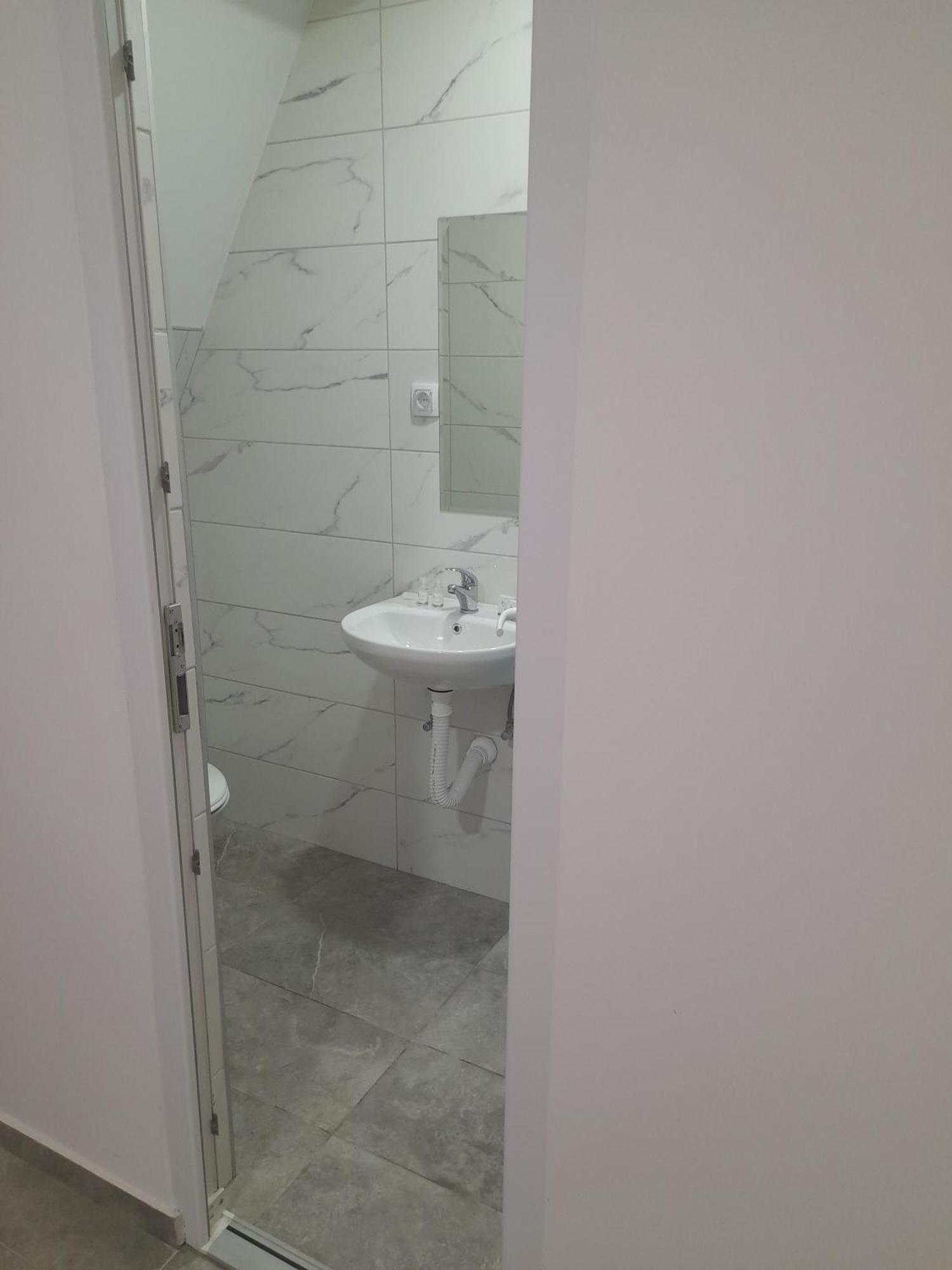 Libero Apartmani Surčin Exteriör bild