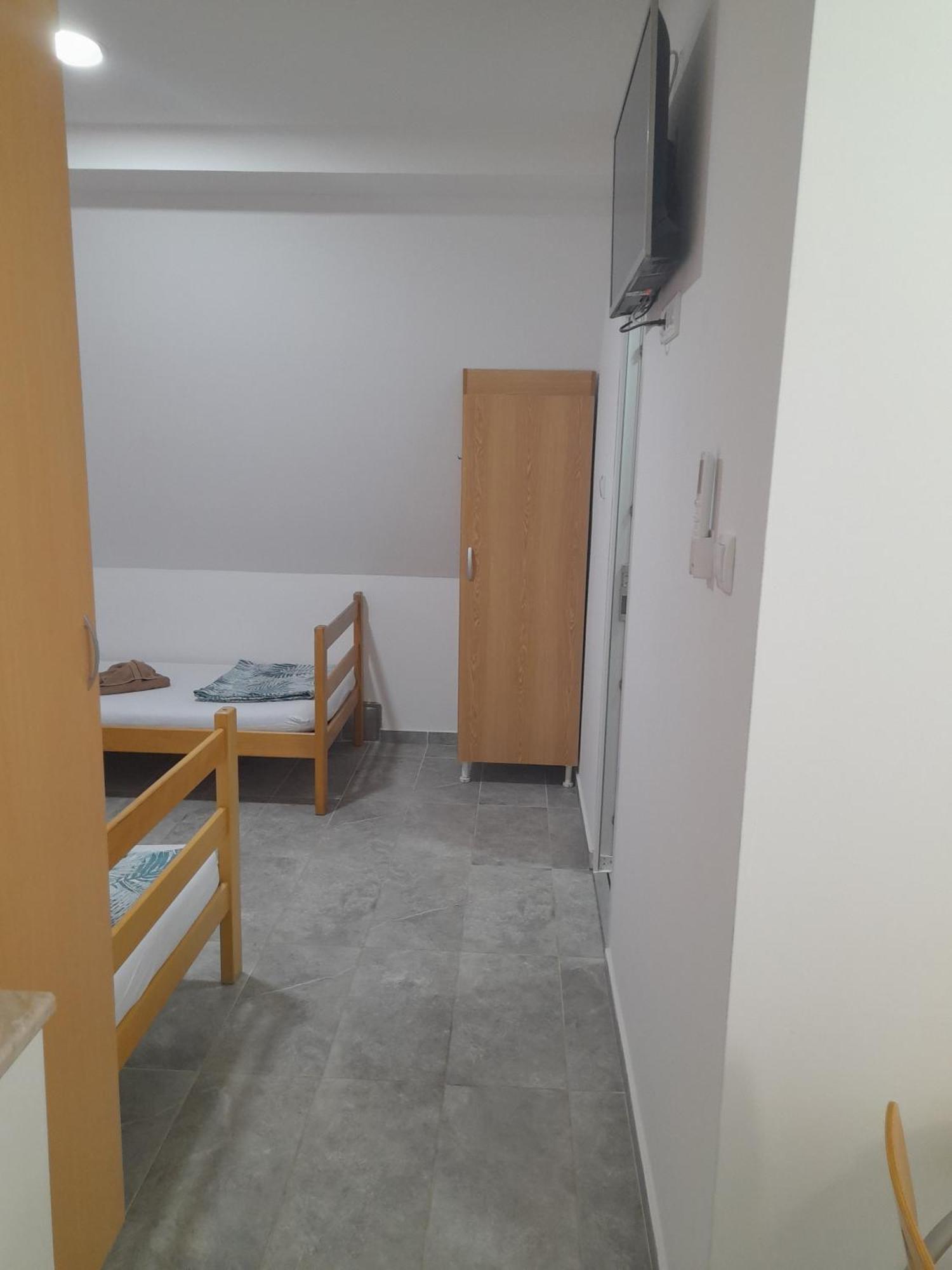 Libero Apartmani Surčin Exteriör bild