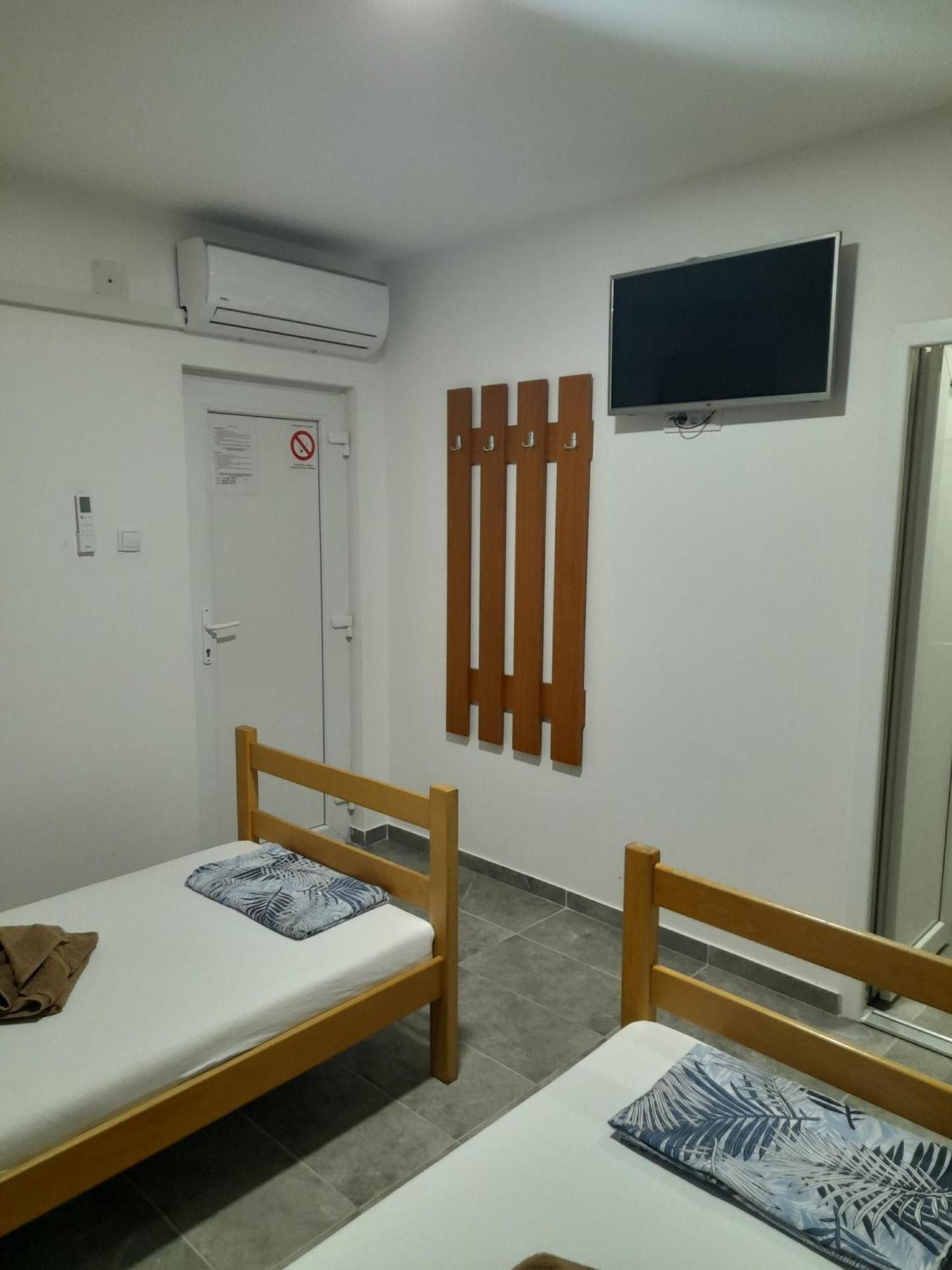 Libero Apartmani Surčin Exteriör bild
