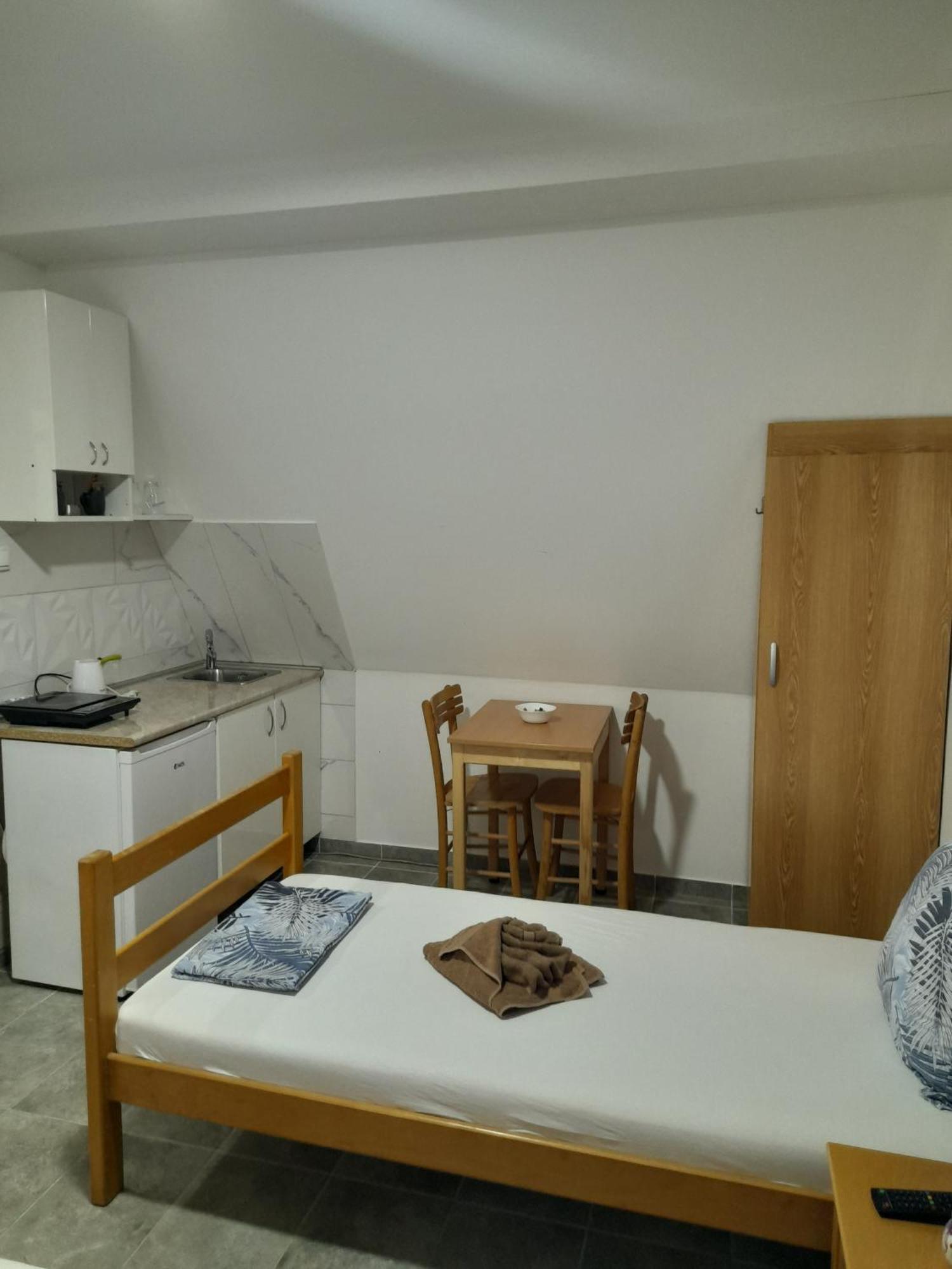 Libero Apartmani Surčin Exteriör bild