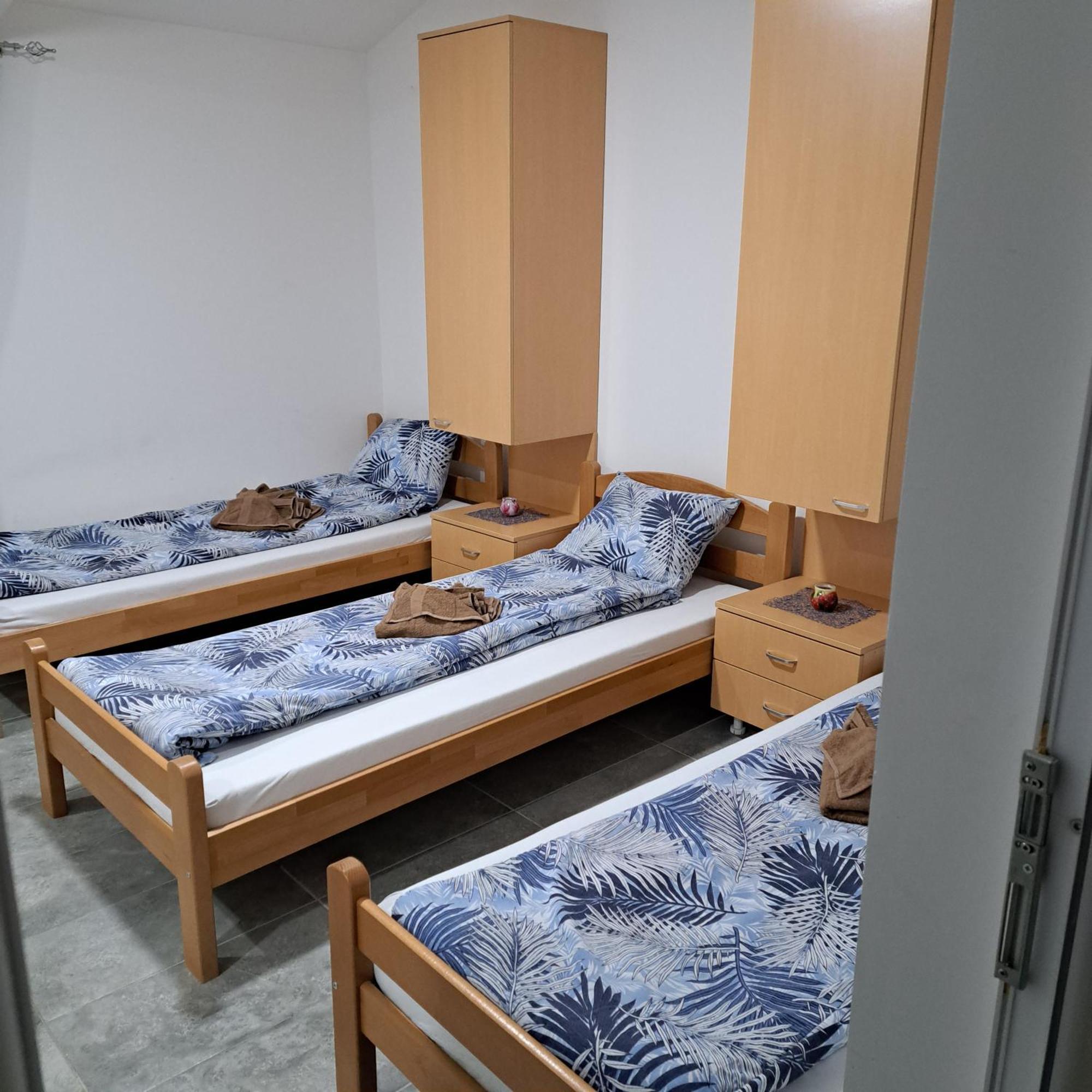 Libero Apartmani Surčin Exteriör bild