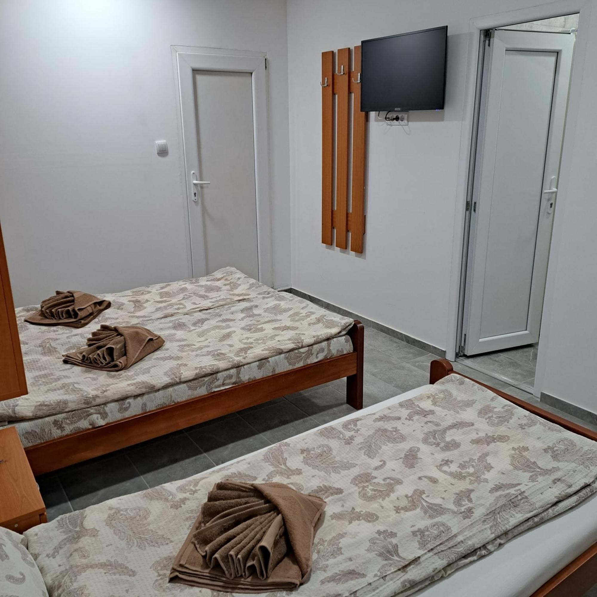Libero Apartmani Surčin Exteriör bild