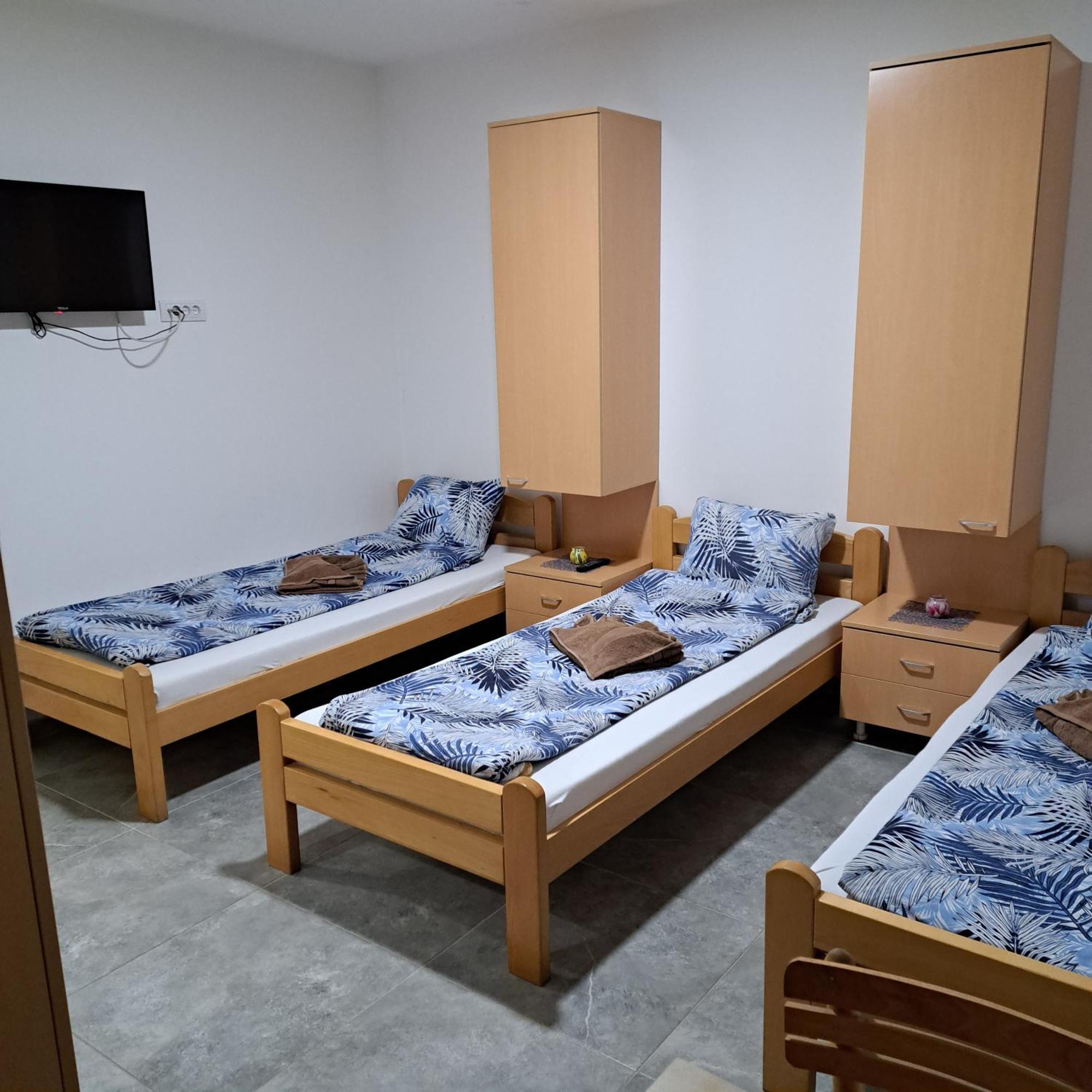 Libero Apartmani Surčin Exteriör bild