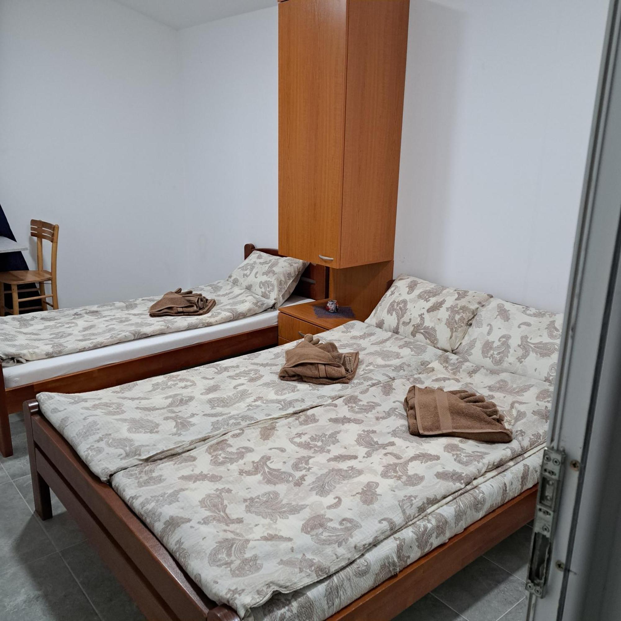 Libero Apartmani Surčin Exteriör bild
