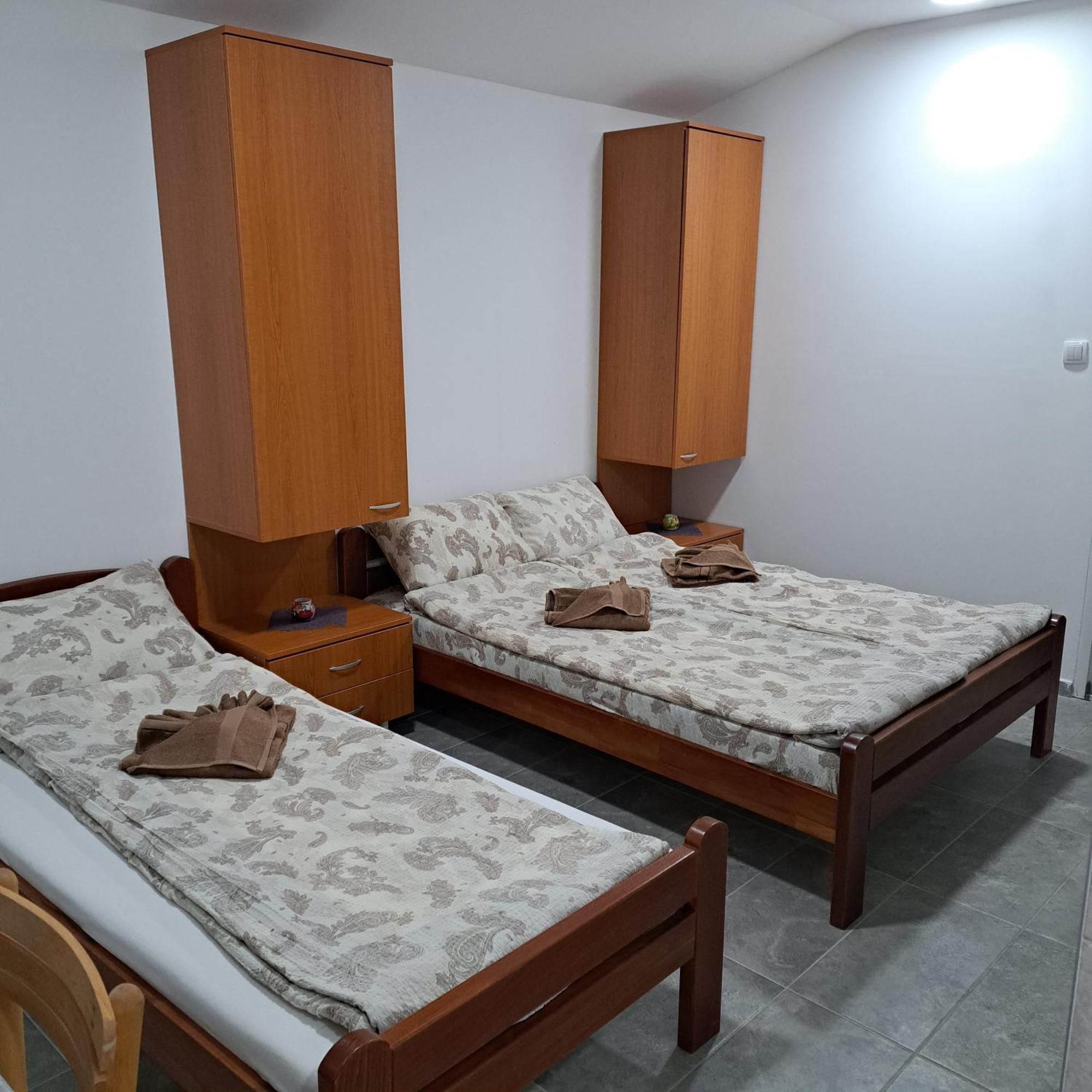 Libero Apartmani Surčin Exteriör bild